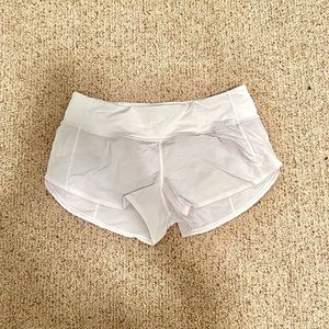 Lululemon White Speed Up 2.5 Low Rise Shorts (size 6)